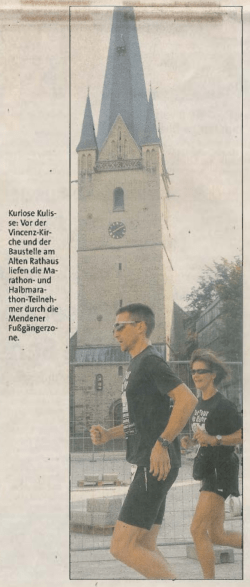 Page 1 Kuriose Kulis- se: Vor der Vincenz-Kir